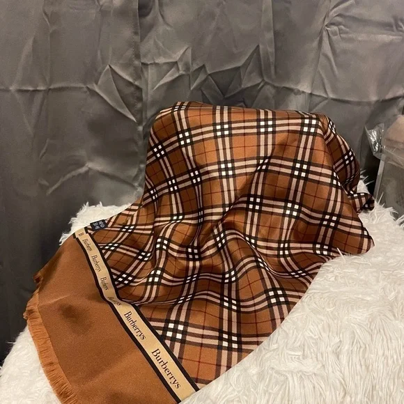 Burberrys silk scarf - Picture 6 of 6